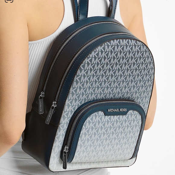 Michael Kors Jaycee Medium Ombré Signature Logo Backpack
Navy 
NWT - Picture 5 of 13
